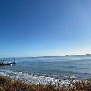  Apartment Beachfront Retreat 3 Bedroom 3 Bathroom Seaside With Free Parking United Kingdom